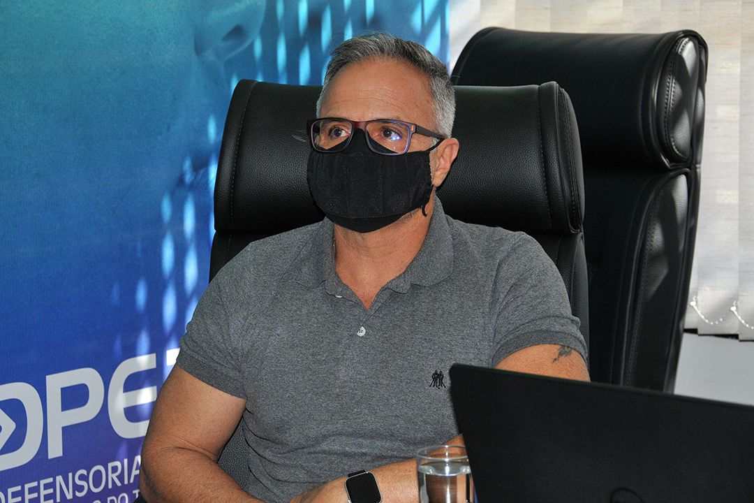 Defensor público Celso Murilo Veiga.