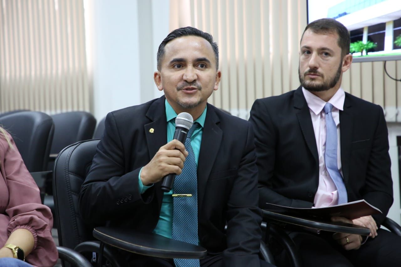 Defensor público Cleiton