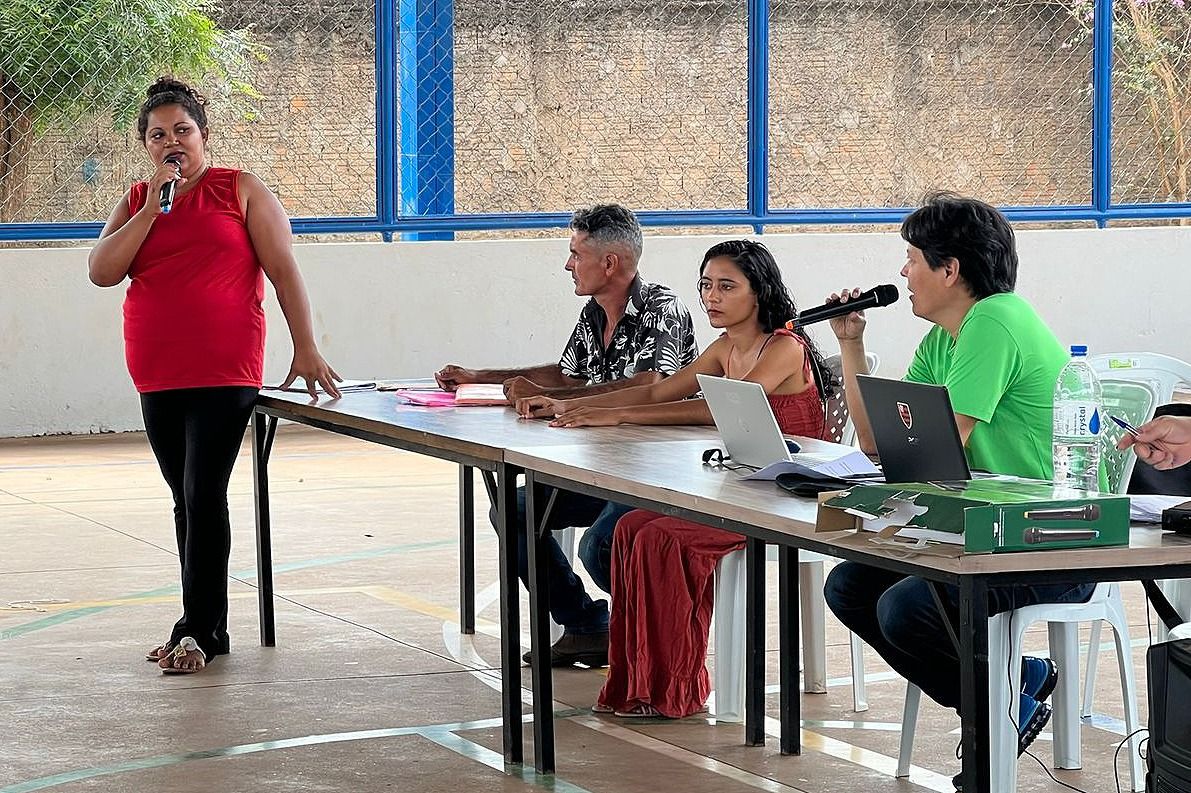 Defensor Público Iwace Santana (camisa verde) ouviu demandas e tirou dúvidas dos moradores da região