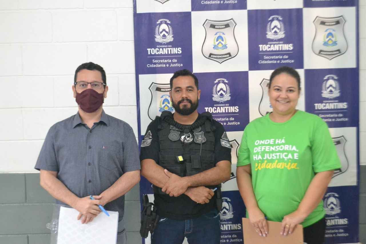 Defensor Público Pablo Mendonça (E), o diretor da UTPBG, Paulo Freitas, e a defensora pública Pollyana Águeda
