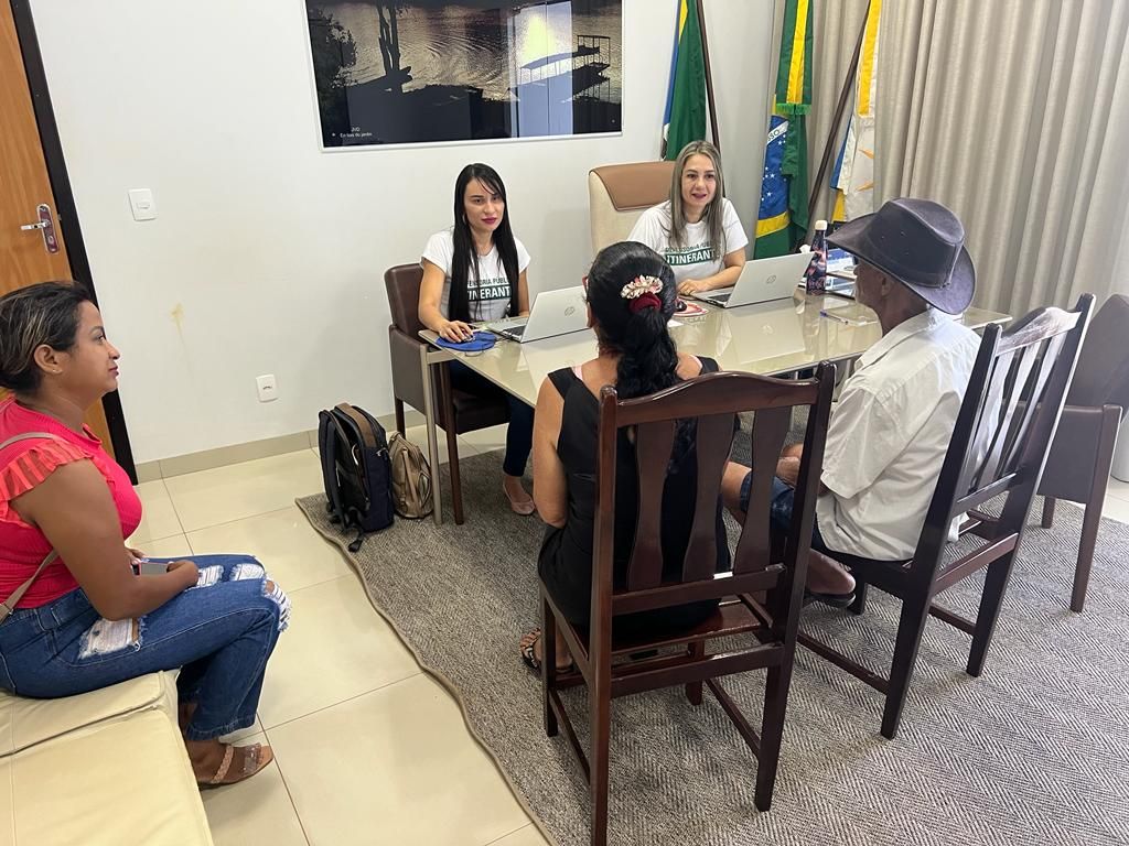 Defensoras públicas Isakyana Ribeiro (E) e Arlete Kellen Munis estão atendendo em Caseara