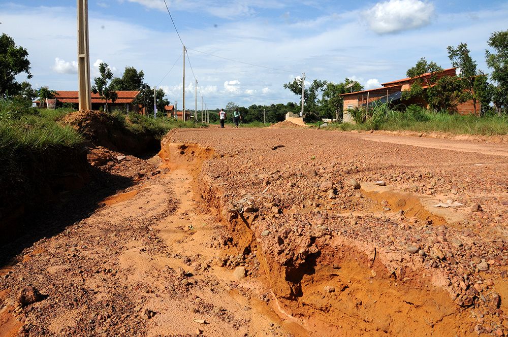 Ruas do setor Bela Vista danificadas pela erosão