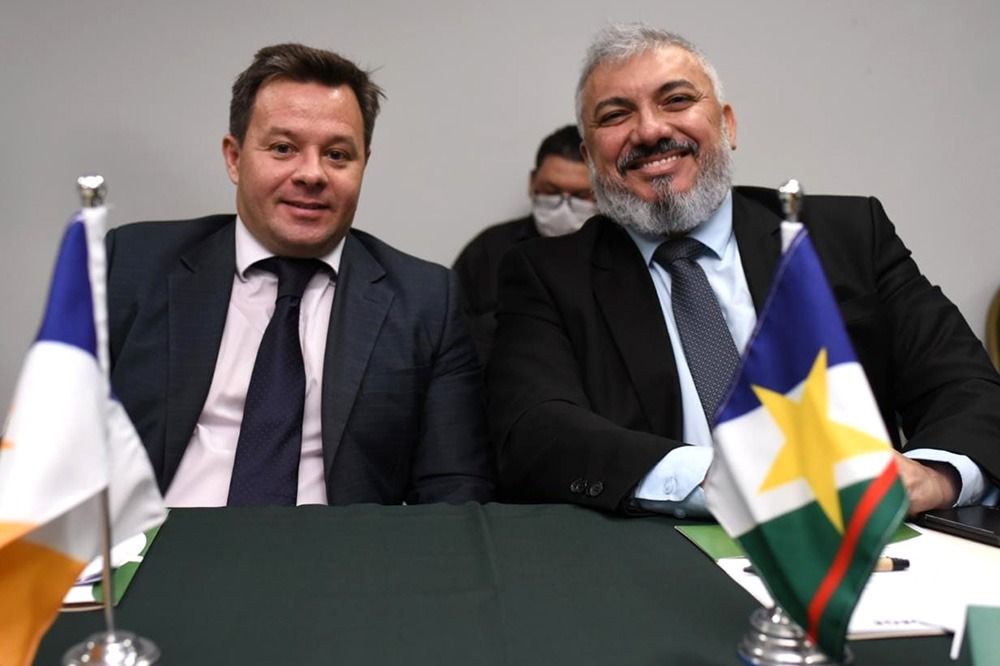 Danilo Frasseto Michelini (E) e Oleno Matos (D), subdefensor publico-geral de Roraima