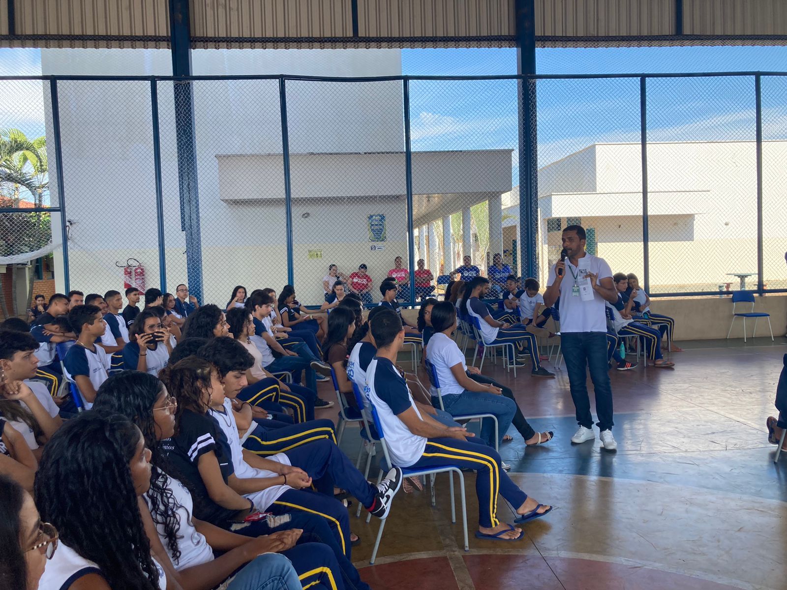 O pedagogo Valdoci Feitosa de Sousa ministrou as palestras nas escolas