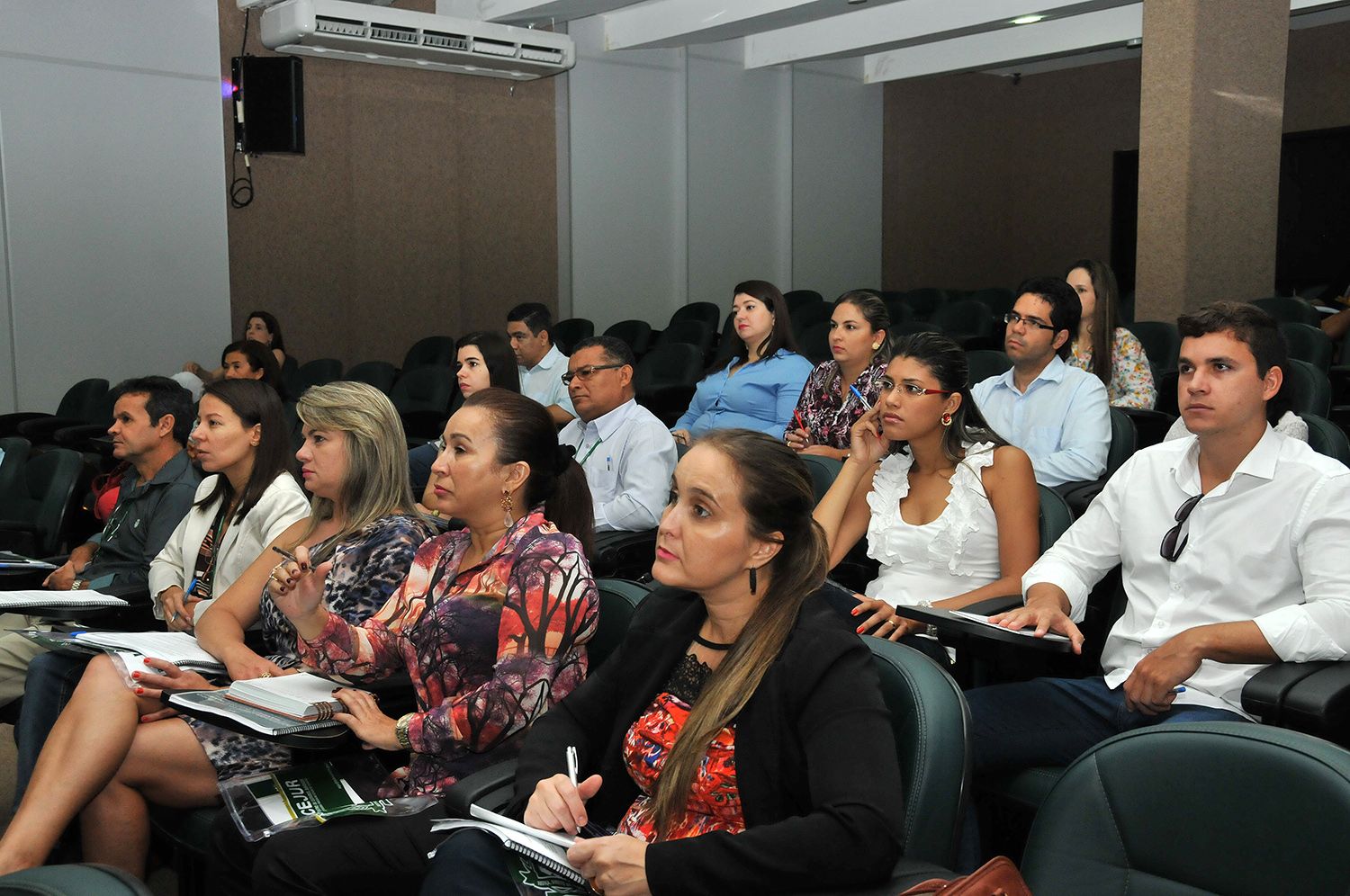 Servidores e Membros da DPE durante o curso