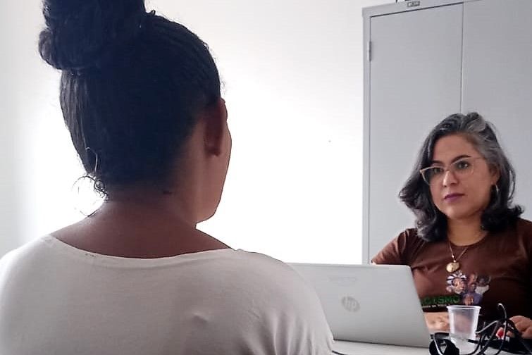 Defensora pública Kênia Martins faz parte da equipe de atendimento no itinerante