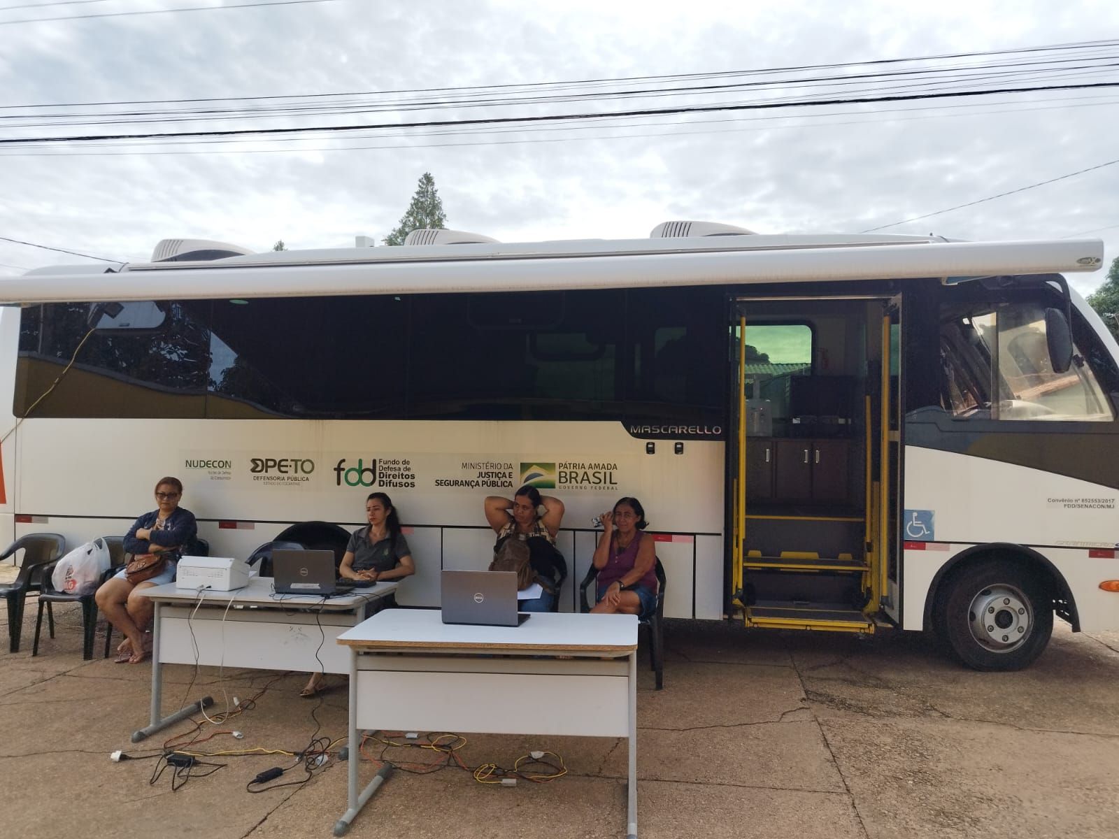 Unidade móvel estava no Colégio Santa Rita de Cássia, localizado no Jardim Aureny I