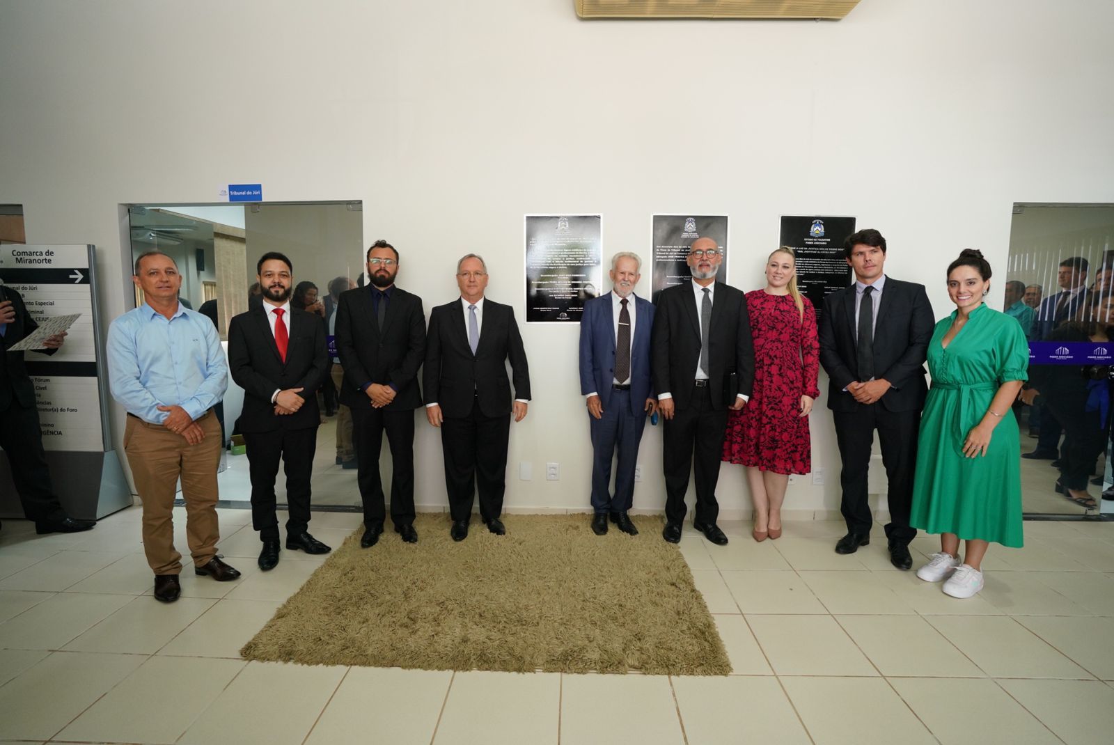 Representantes de vários órgãos prestigiaram a solenidade de entrega das obras