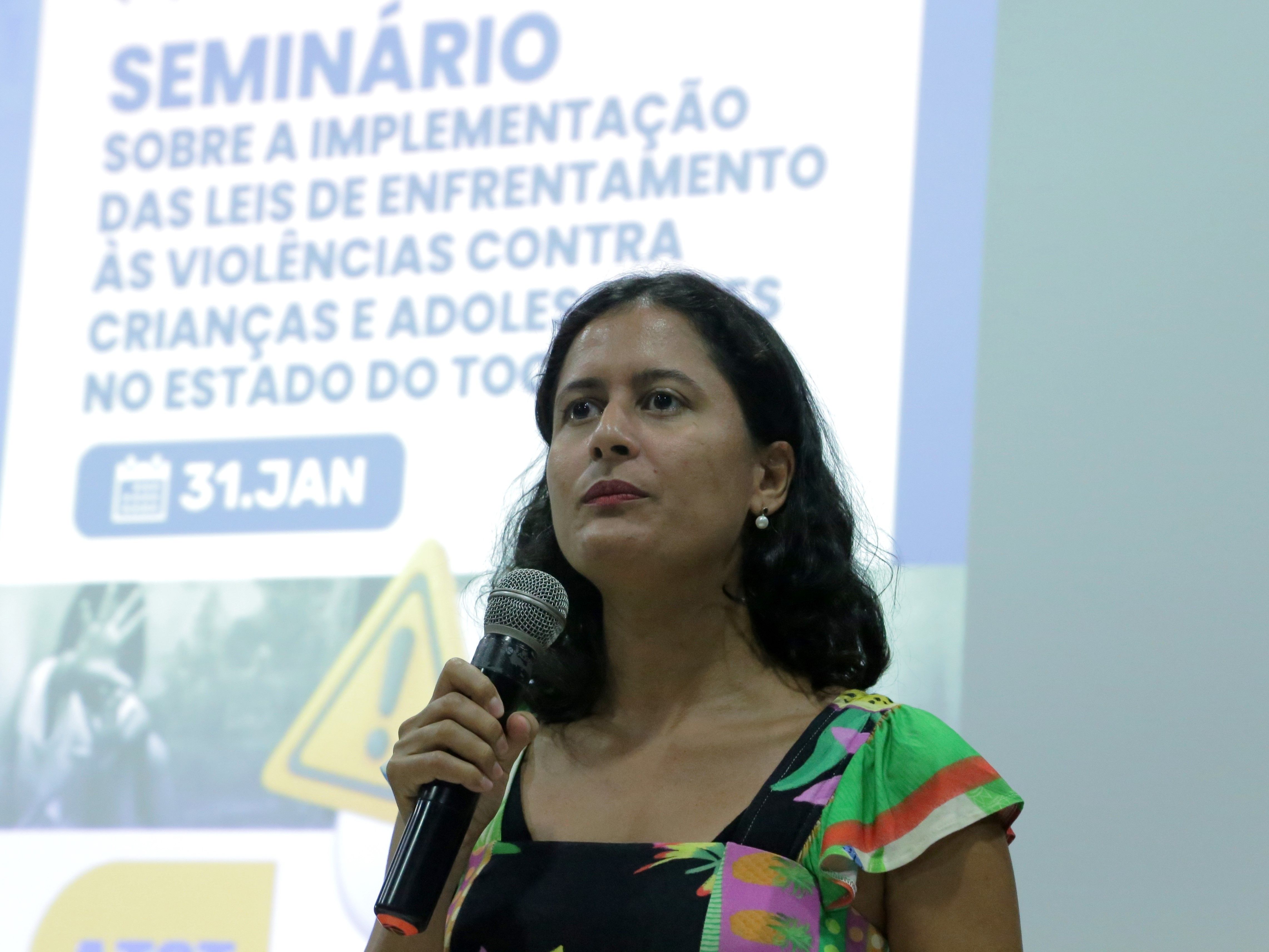 “O empoderamento se faz com conhecimento; conhecimento este que vocês buscam, em tão importante Seminário”, Téssia Carneiro