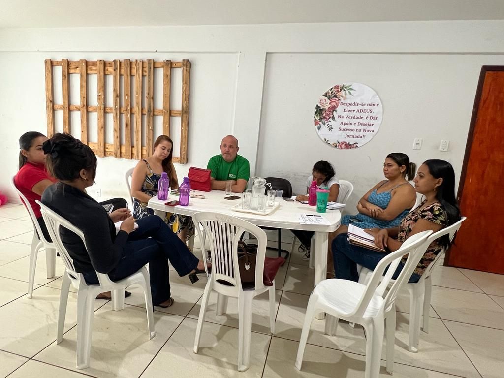 Encontro com profissionais do Centro de Referência da Assistência Social
