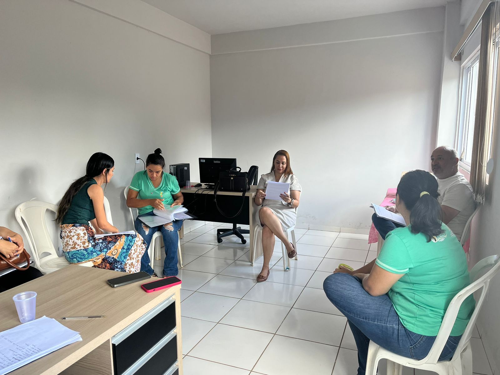 Defensora pública e equipe no CRAS de Fátima