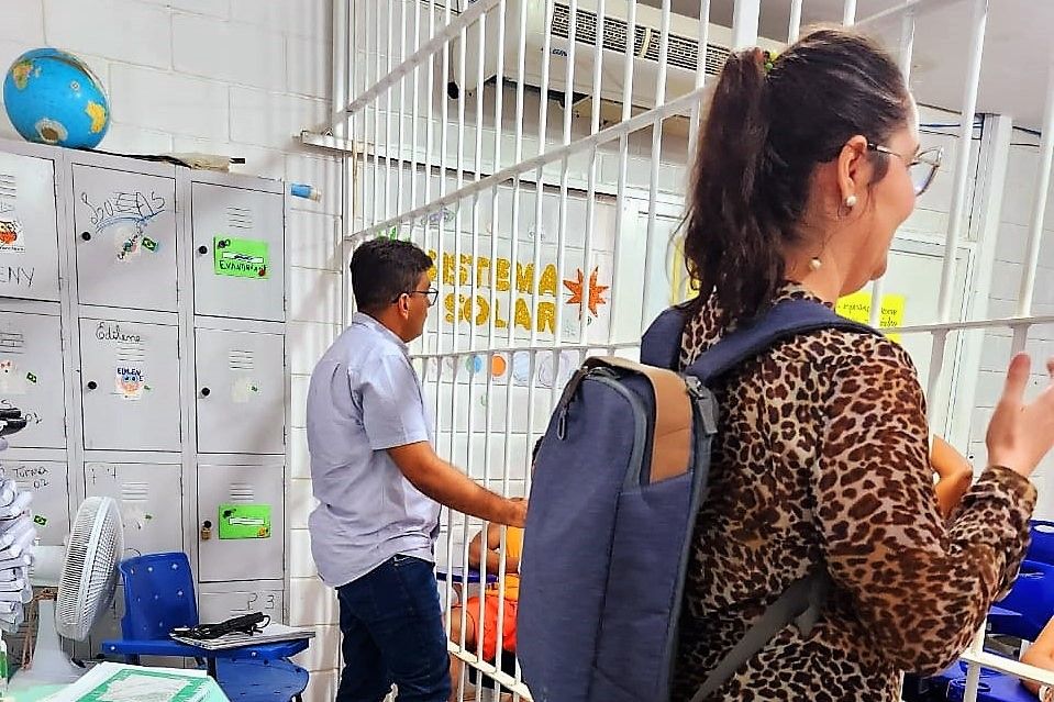 O defensor público Fabrício Brito e a defensora pública Napociani Póvoa, no início dos atendimentos na CPP