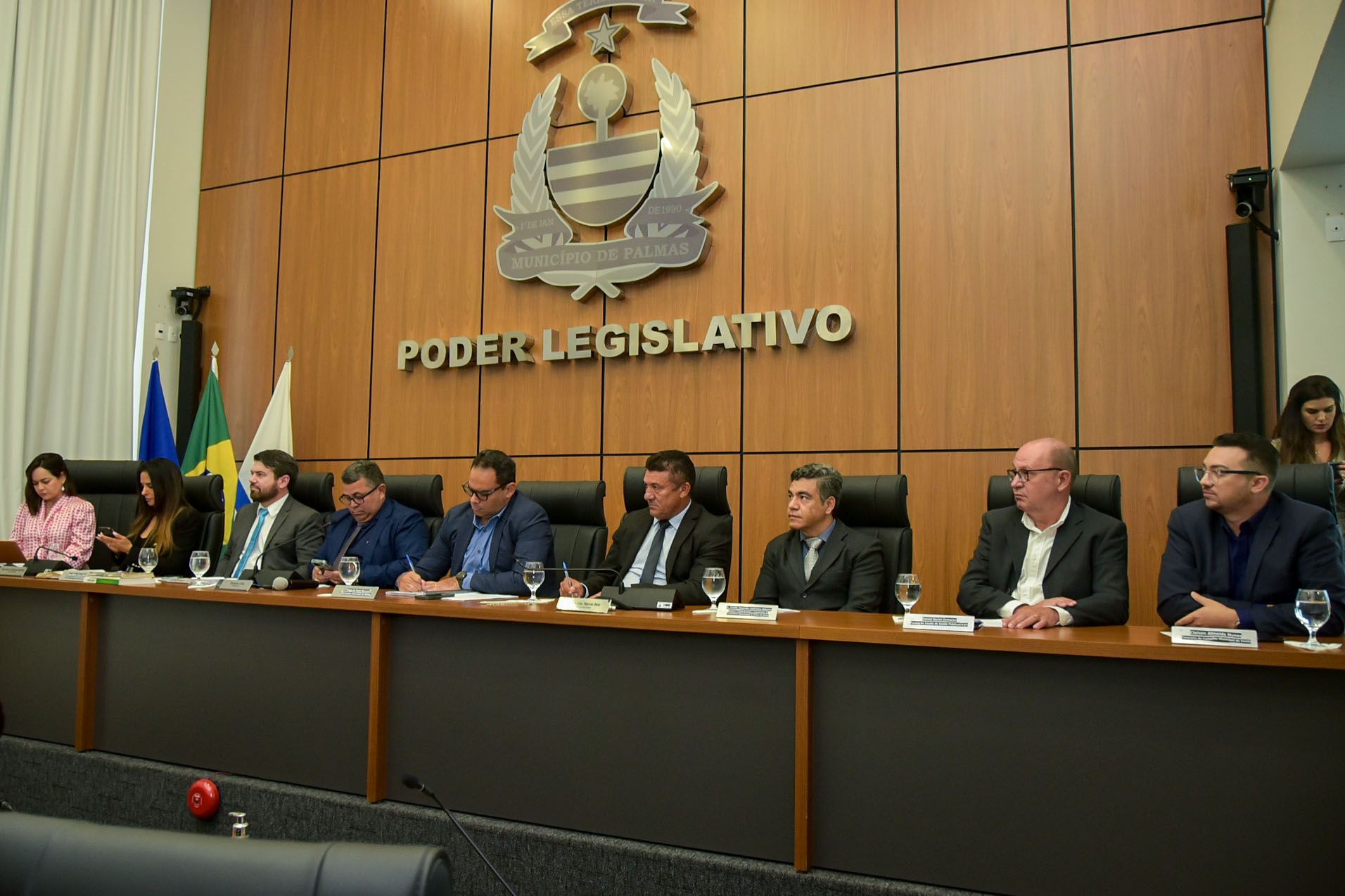 Freddy Alejandro compôs a tribuna de honra da sessão