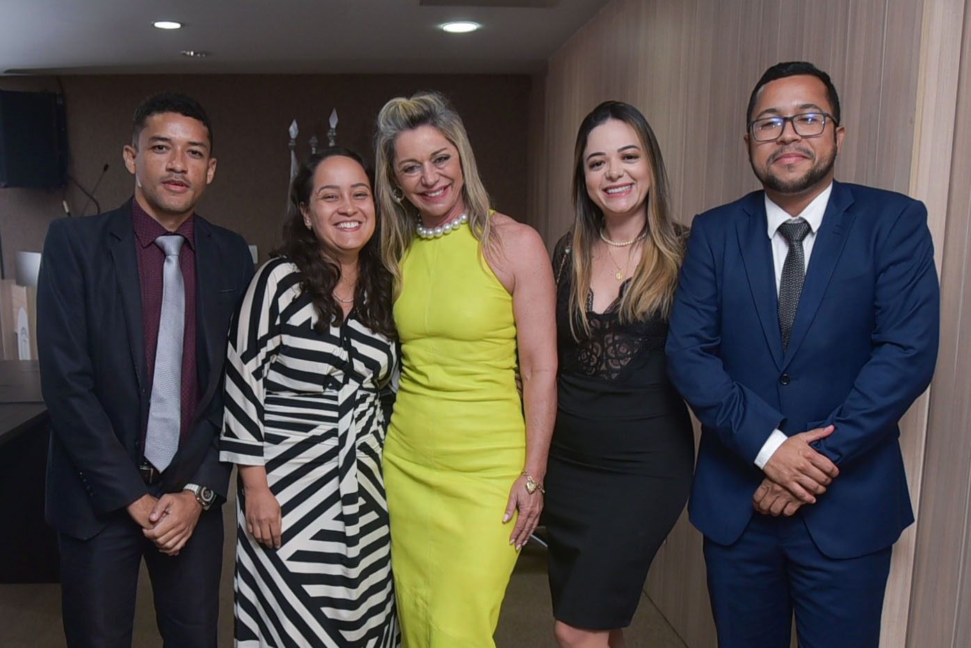João Pereira (E) e Matheus Eurico (D) estão entre os seis nomeados. Na foto, com Estellamaris Postal e as aprovadas no certame: Manuzy Amorim e Ludne Nabila