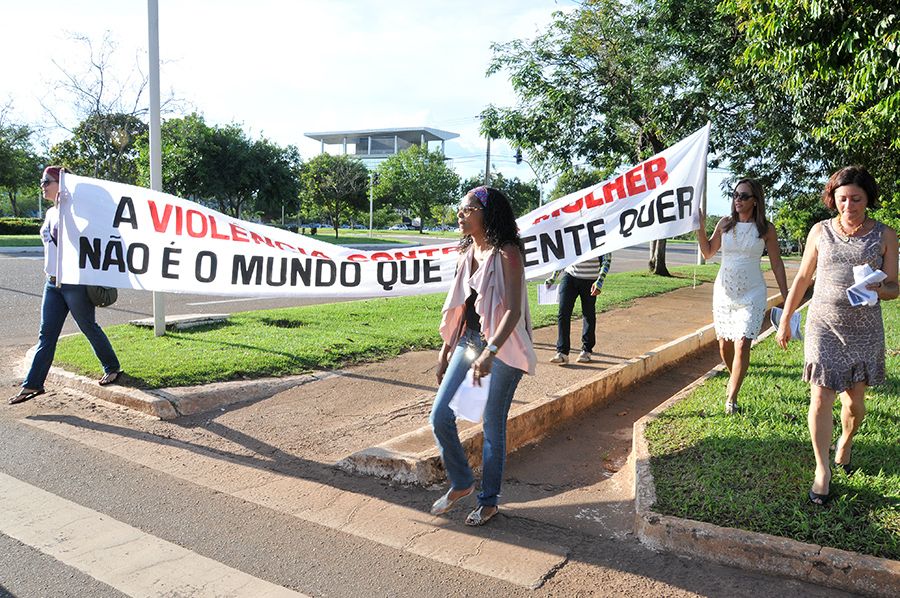 Defensora pública e coordenadora do NUDEM, Vanda Sueli participa da Marcha pelos direitos da Mulher