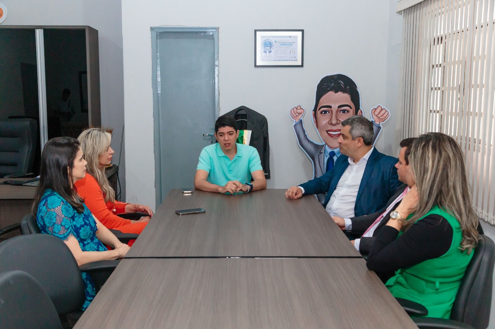 Membros da DPE-TO durante reunião no gabinete do Prefeito