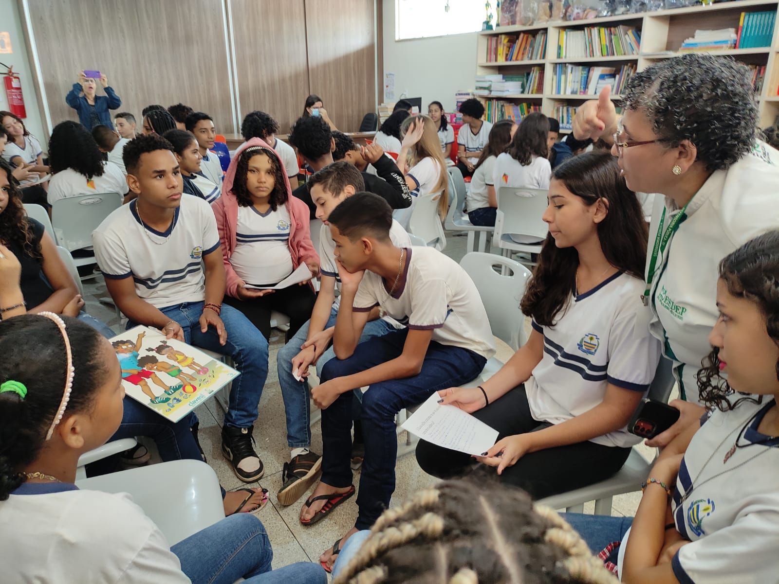 Assunto foi discutido entre os alunos por meio de dinâmicas