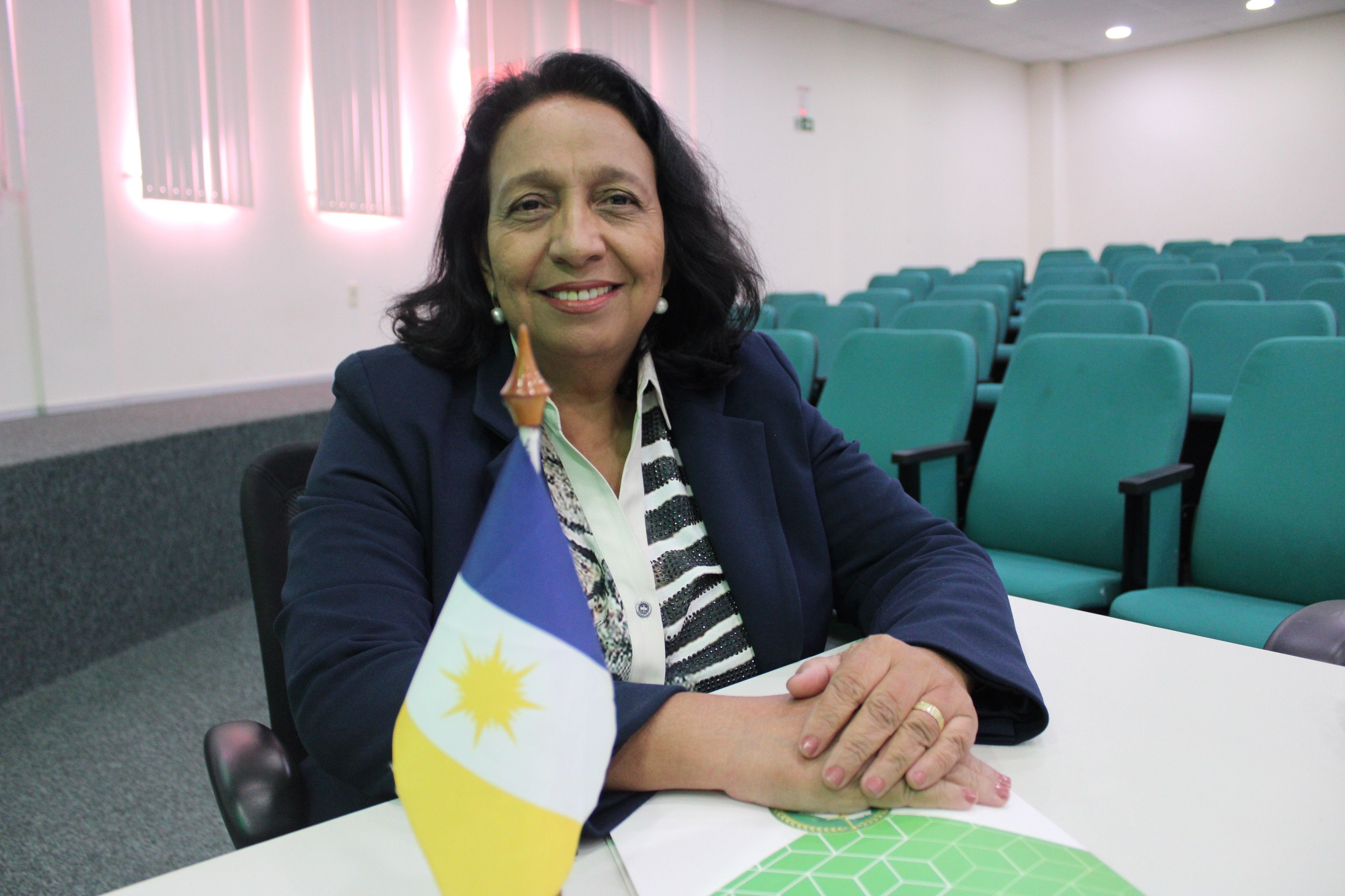 Defensora pública Leilamar Maurilio de Oliveira Duarte esteve presente na reunião