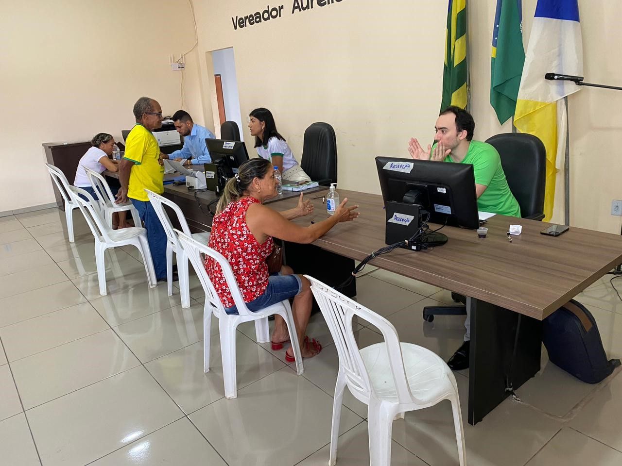 Assistidos em Babaçulândia sendo atendidos durante ação