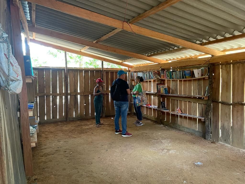 Equipe da DPE foi in loco verificar os problemas relatados pelas pessoas que moram no local