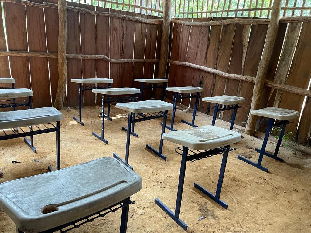 Sem aulas desde o ano passado, uma escola foi montada no acampamento