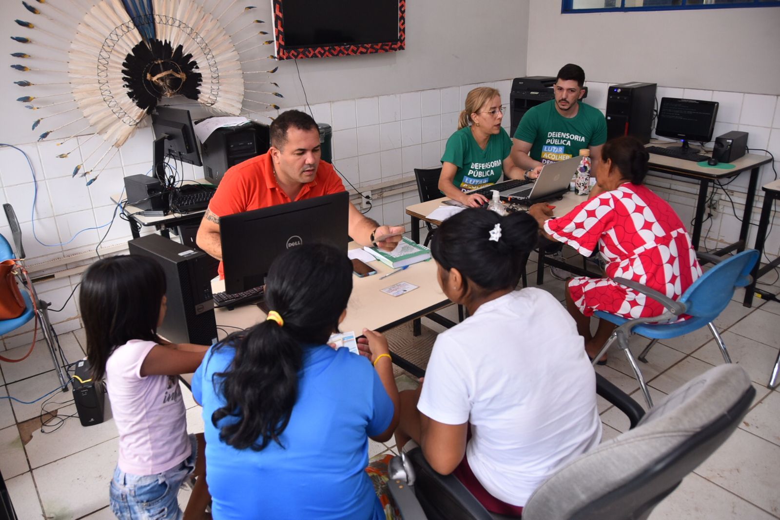 A atividade foi realizada na Escola Indígena Tainá, com a oferta de orientações e atendimentos jurídicos gratuitos em diversas áreas de atuação da Defensoria Pública