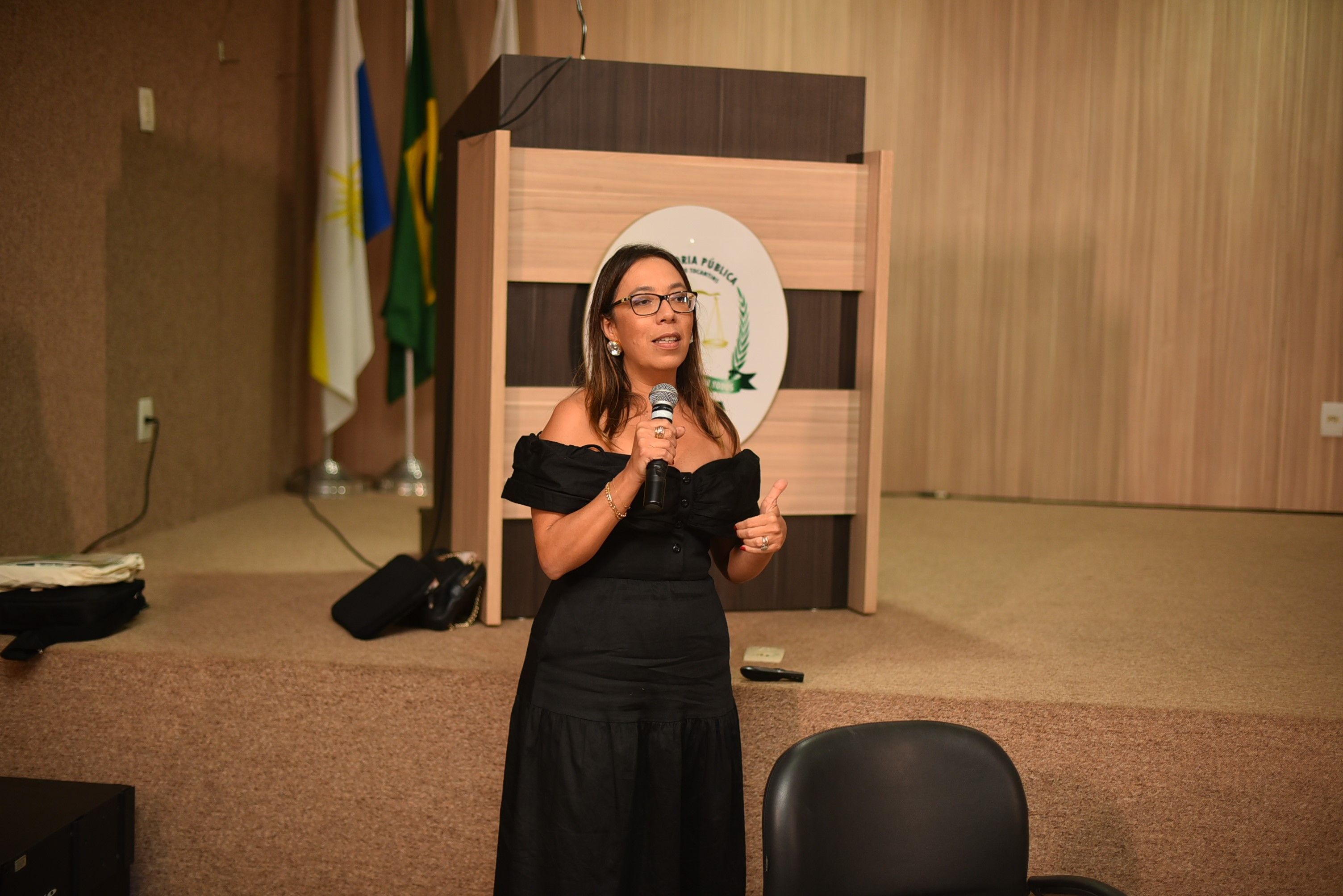 Presidente da Anadep, Rivana Ricarte, em momento de fala na capacitação