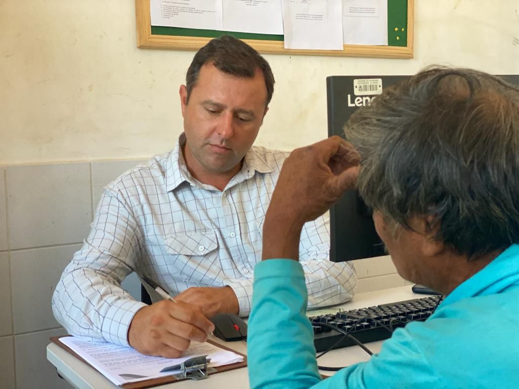 Coordenador do Nucora, defensor público Arthur Luiz Pádua Marques em atendimento na ação