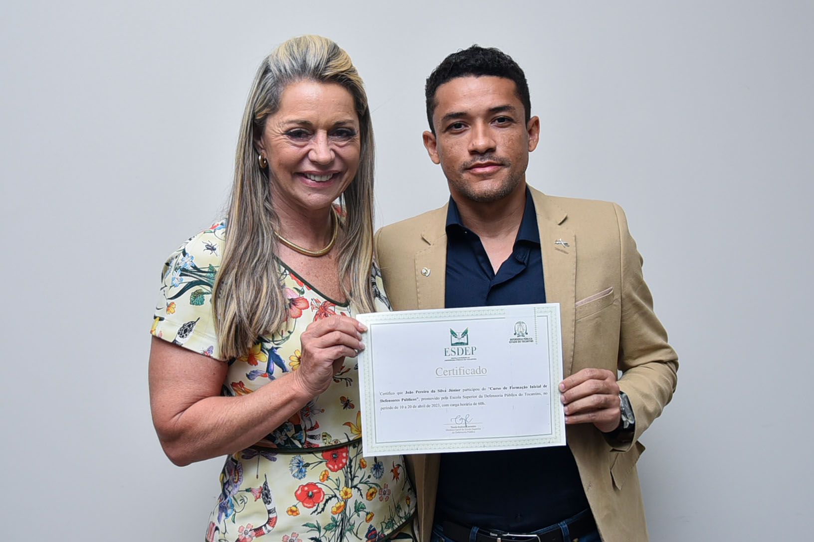 João Pereira da Silva Júnior com Estellamaris Postal
