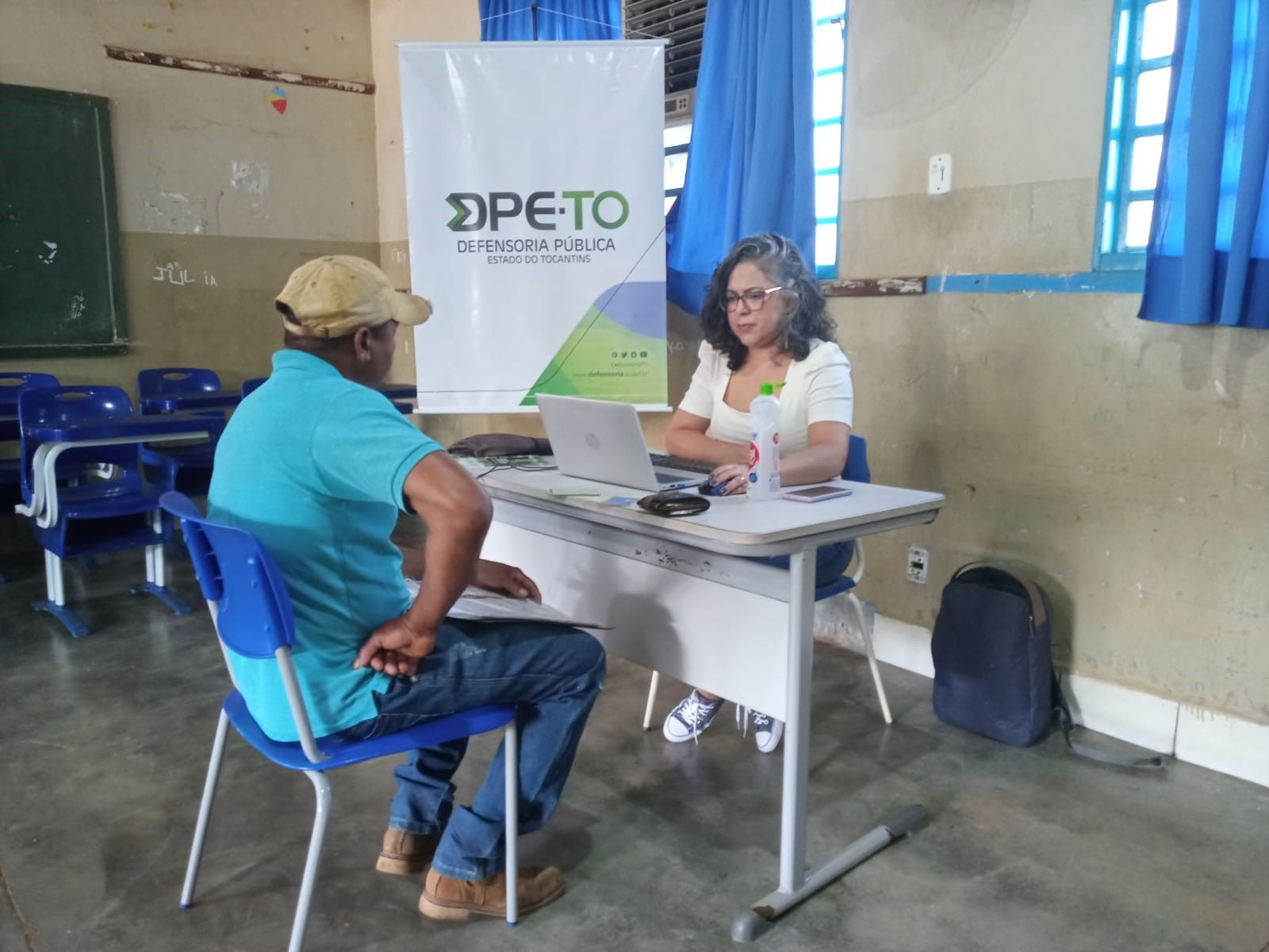 Defensora Pública Kenia Martins em atendimento em Campo Alegre