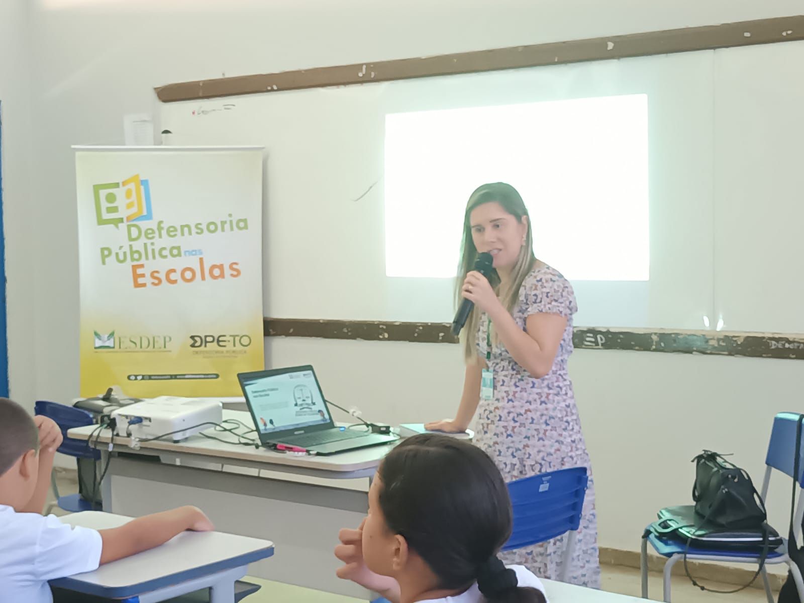 Psicóloga Vanessa Sales conversou sobre o tema com os estudantes