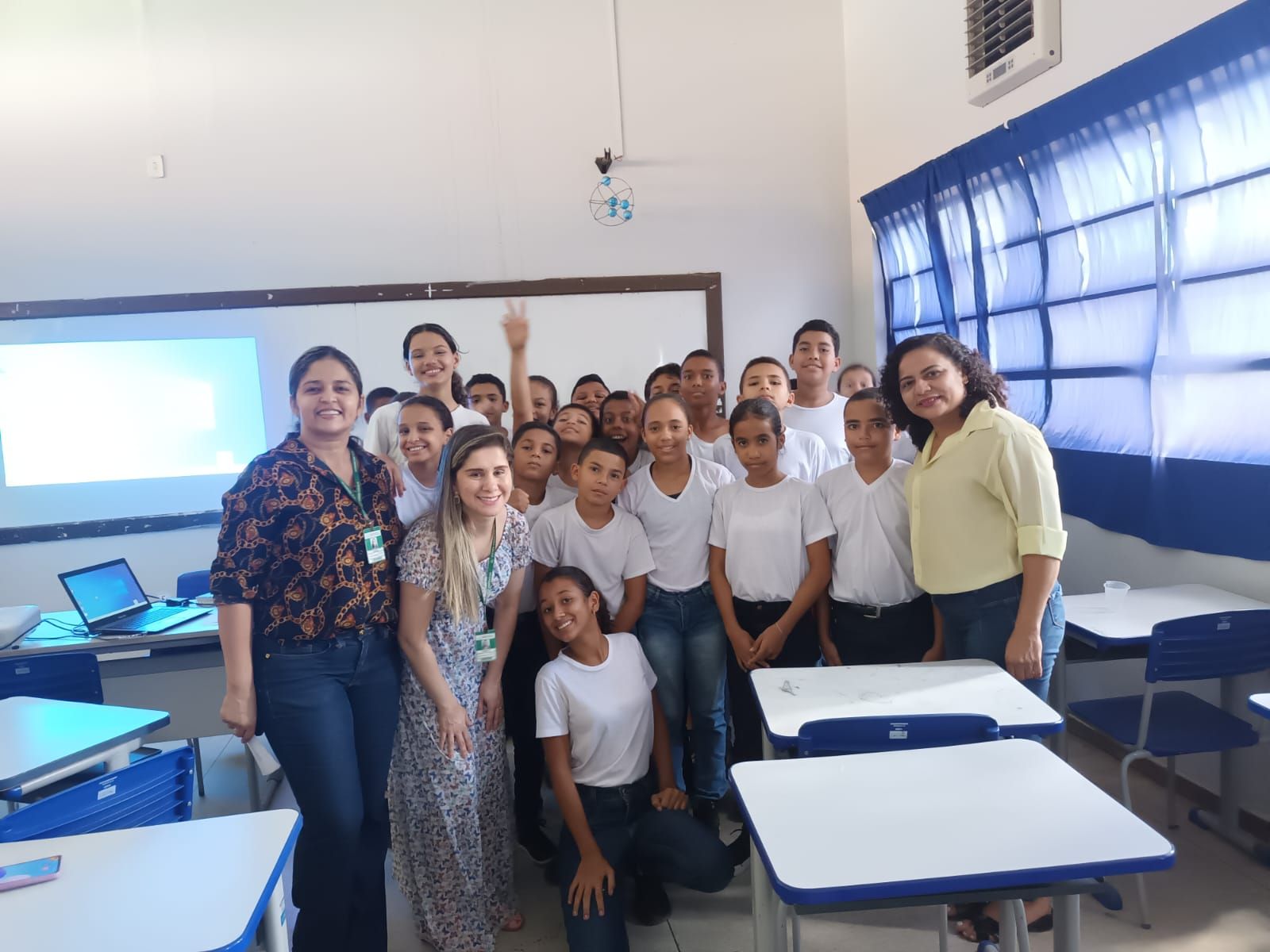 Alunas(os) que participaram da palestra com as profissionais da DPE