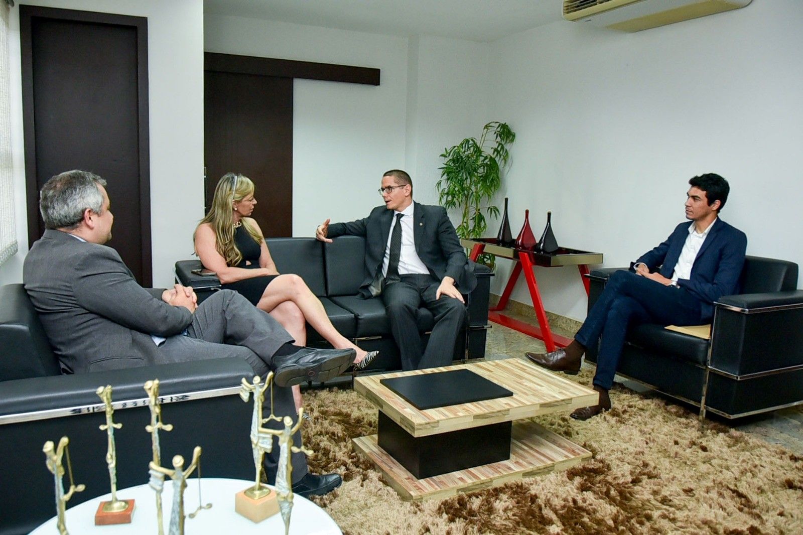 Na oportunidade, Estellamaris Postal agradeceu o convite e parabenizou Igor Barbosa pela iniciativa, destacando as parcerias institucionais entre DPU e DPE-TO