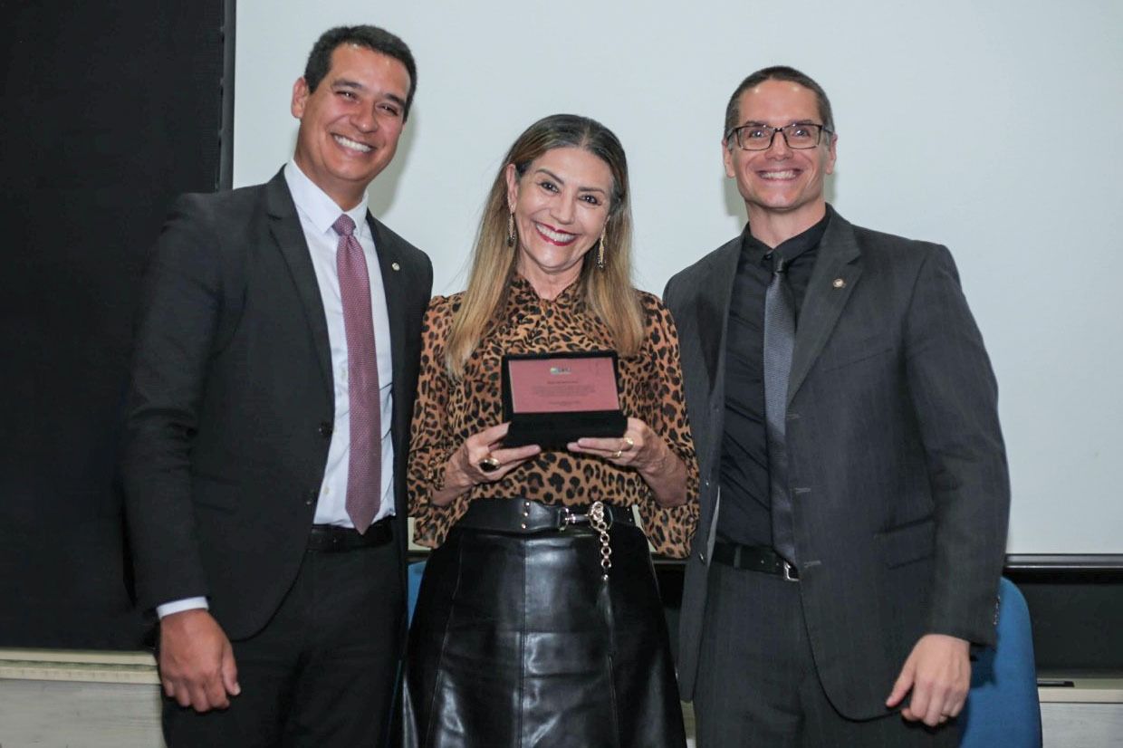 Defensora pública do Tocantins Maria do Carmo Cota foi homenageada na ocasião