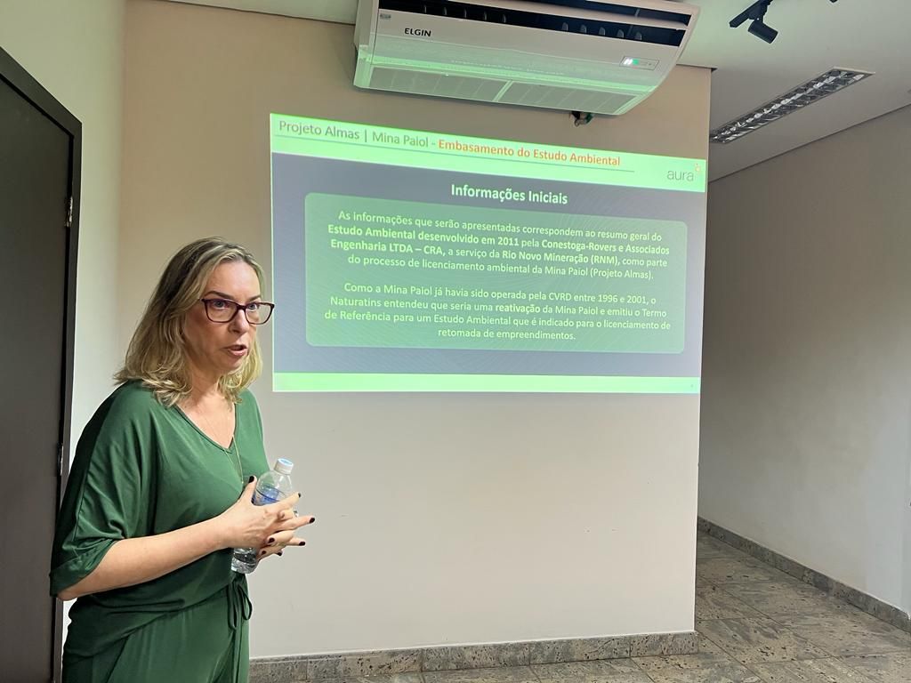 A consultora de Gestão Ambiental da empresa, Ana Lucia Martins, apresentou informações durante a reunião