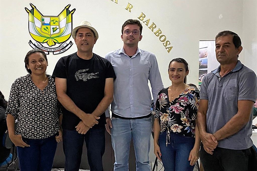 Defensor público Luiz Alberto (centro), com o prefeito de Palmeiras, Júnior Noleto e a presidente da Câmara Municipal, vereadora Maria dos Reis