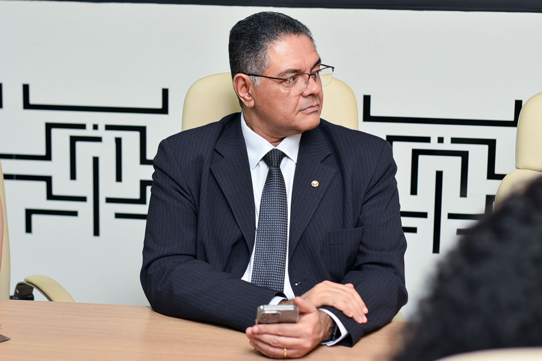 O primeiro diretor adjunto da Esmat, juiz José Ribamar Mendes Junior, também colocou a Escola à disposição do projeto e ressaltou que a iniciativa inclui as nuances relativas ao sistema jurisdicional