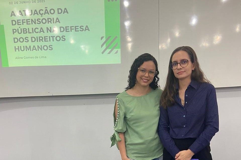 Aline Lima (D) e a estagiária da DPE-TO Ana Carolina