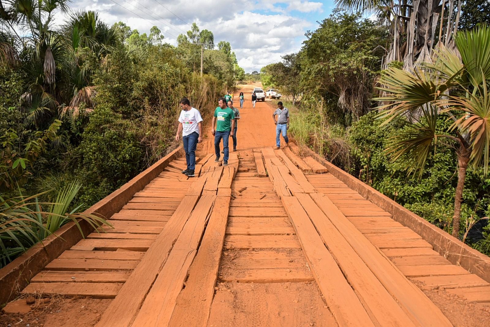 Em visita a pontes da região, equipe da DPE avalia condições de uso