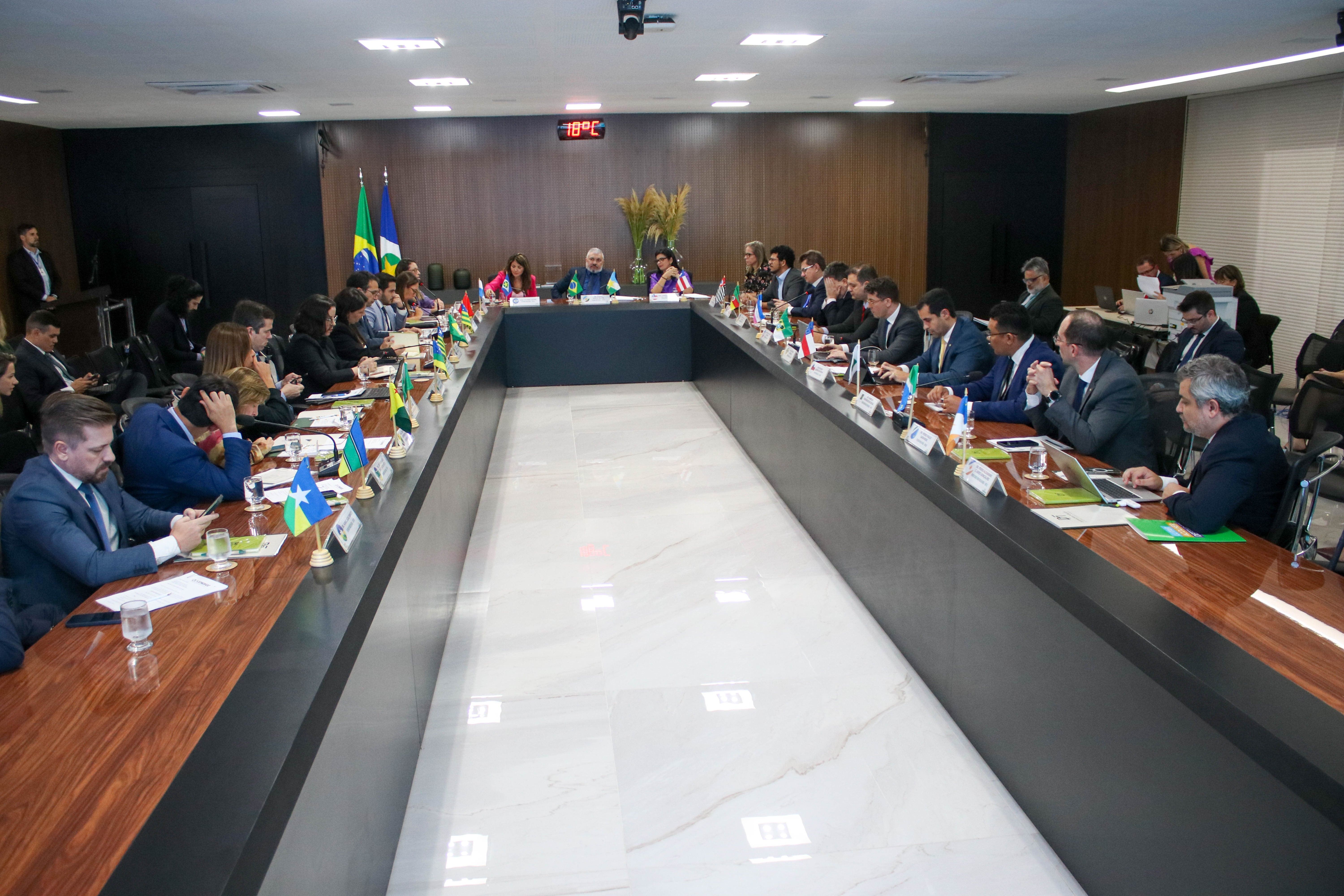 Encontro foi realizado no auditório Garcia Neto, no Palácio Paiaguás, sede do Governo do Estado