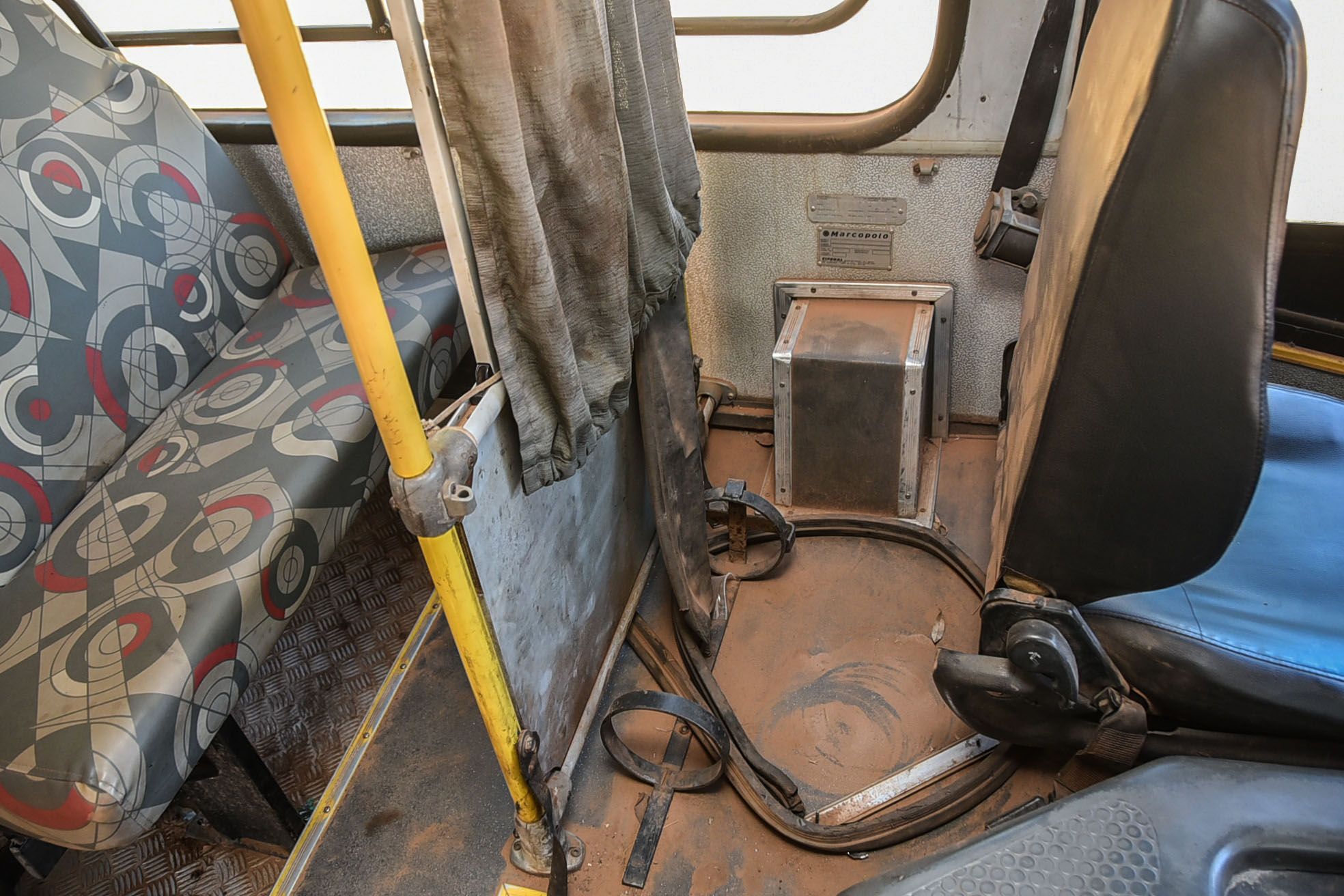 Parte interna do ônibus utilizado como transporte público na Comunidade Mumbuca