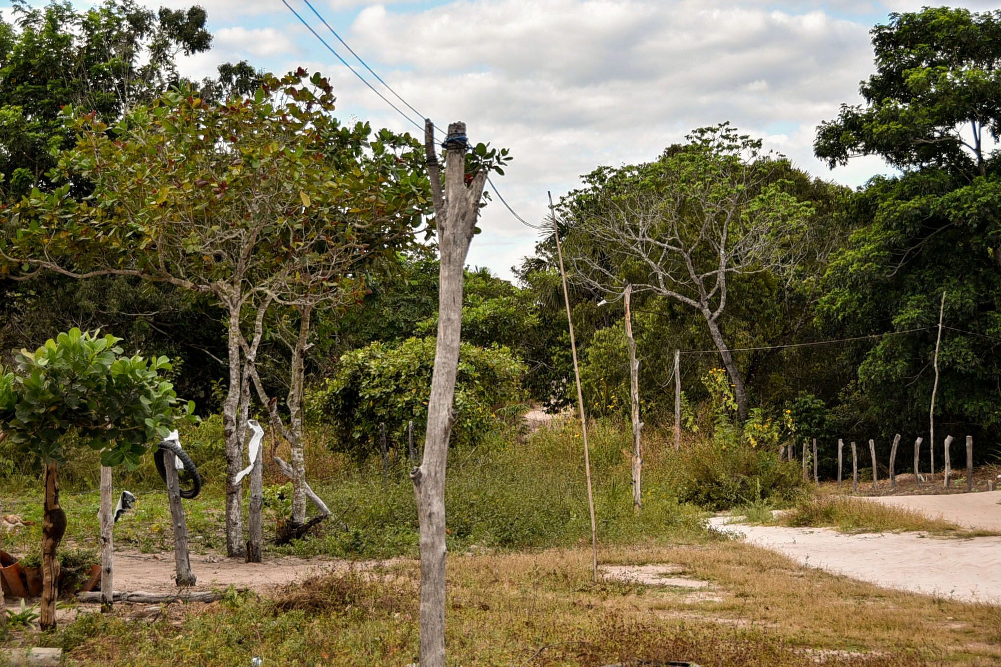 Comunidades ainda sofrem com escassez de energia elétrica