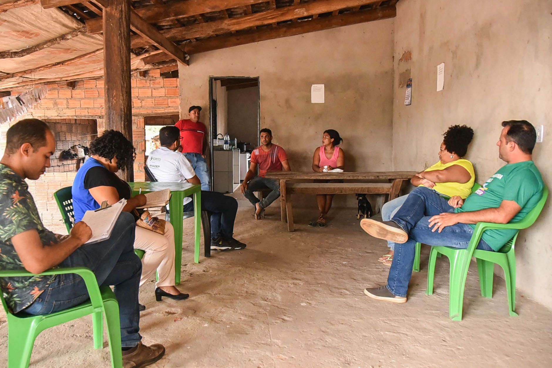 Equipe da DPE conversou com várias famílias que moram na região
