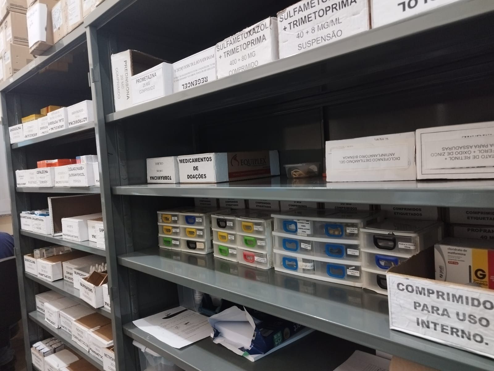 Um total de 33 medicamentos estão em falta na farmácia da unidade
