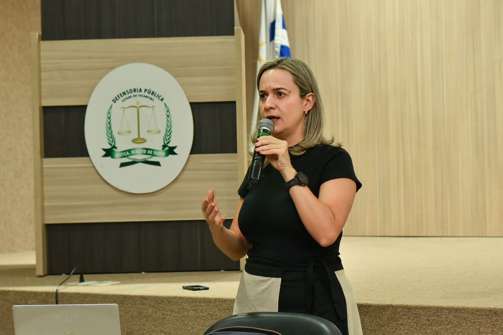 Defensora pública Pollyana Lopes Assunção ministrou palestra prestando orientações às participantes