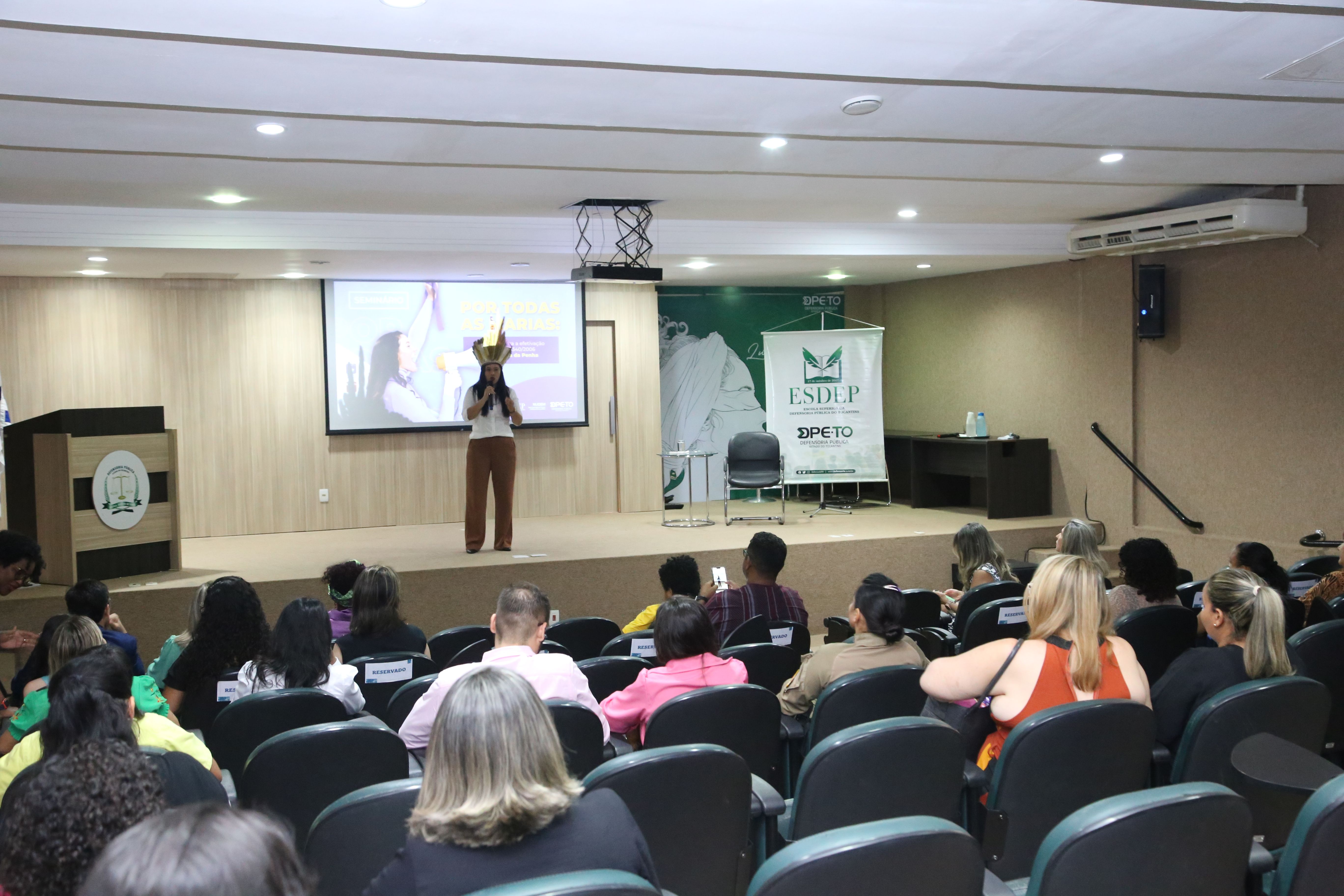 Narubia fez um resgate histórico sobre a violência contra mulheres indígenas
