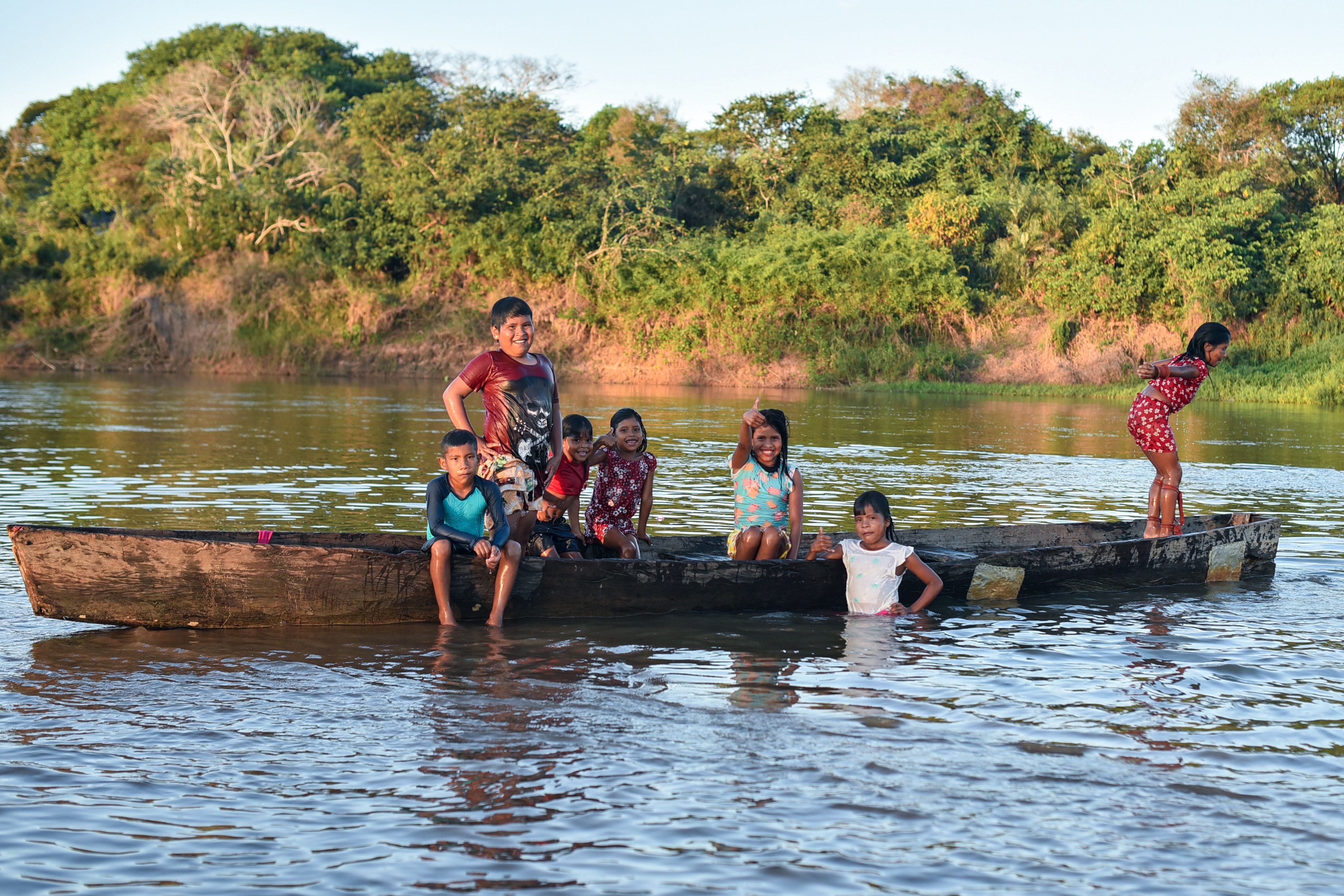 Crianças da Aldeia Macaúba
