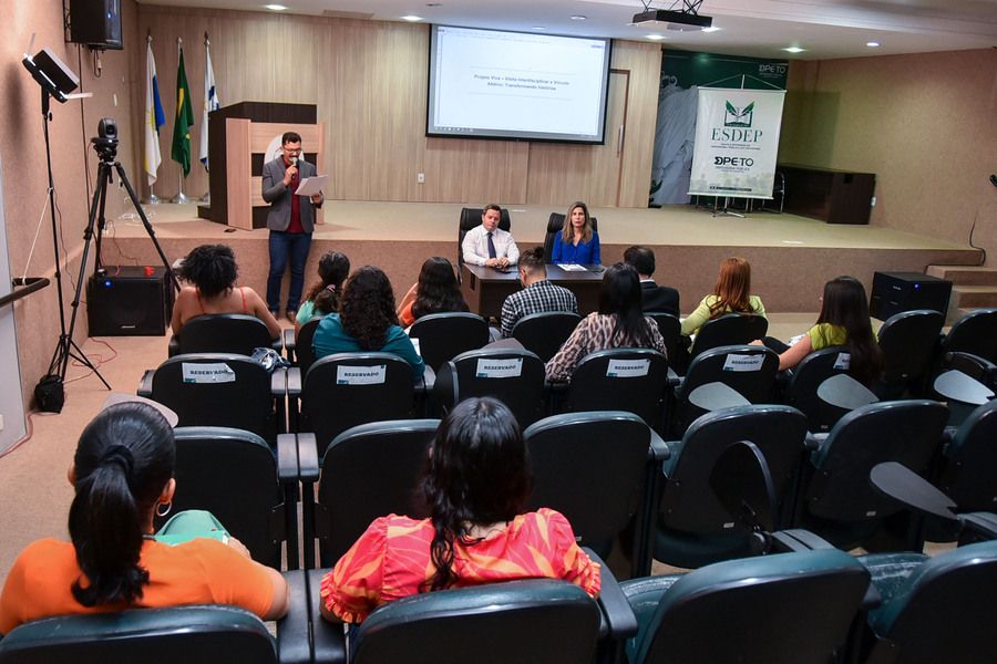 As atividades estão sendo realizadas no formato híbrido, sendo presencial no auditório da Instituição, em Palmas, e transmitido virtualmente para as comarcas de Gurupi e Araguaína -