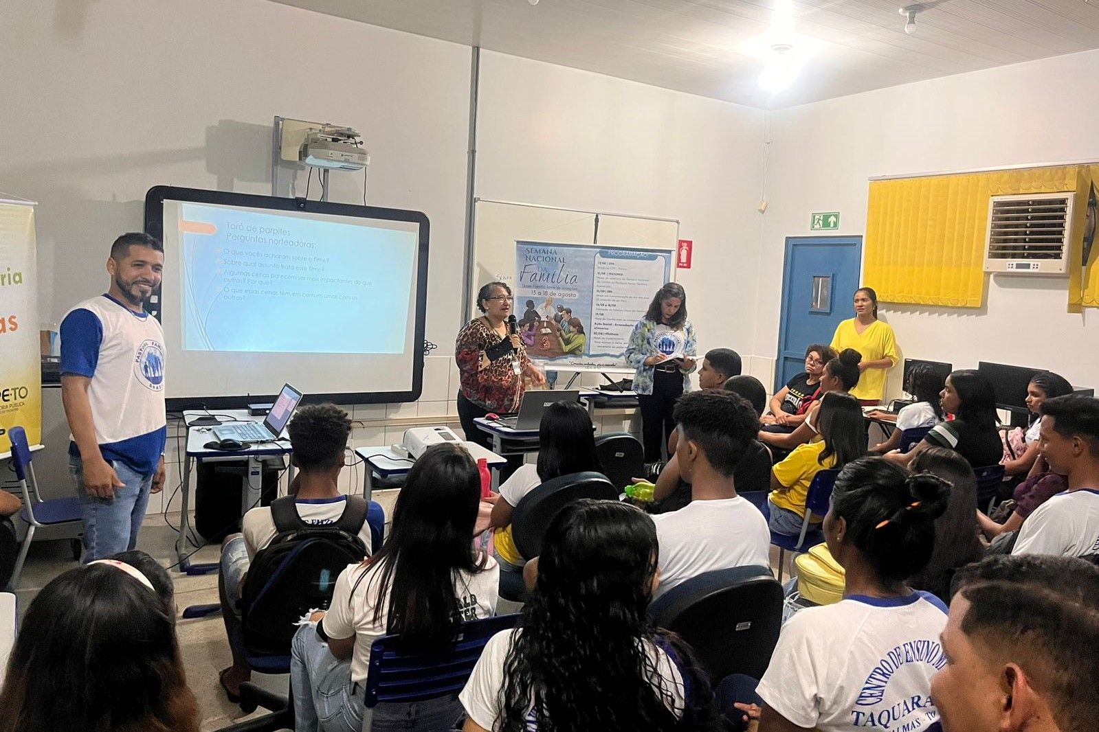Atividade no Centro de Ensino Médio do Centro de Ensino Médio (CEM) de Taquaralto