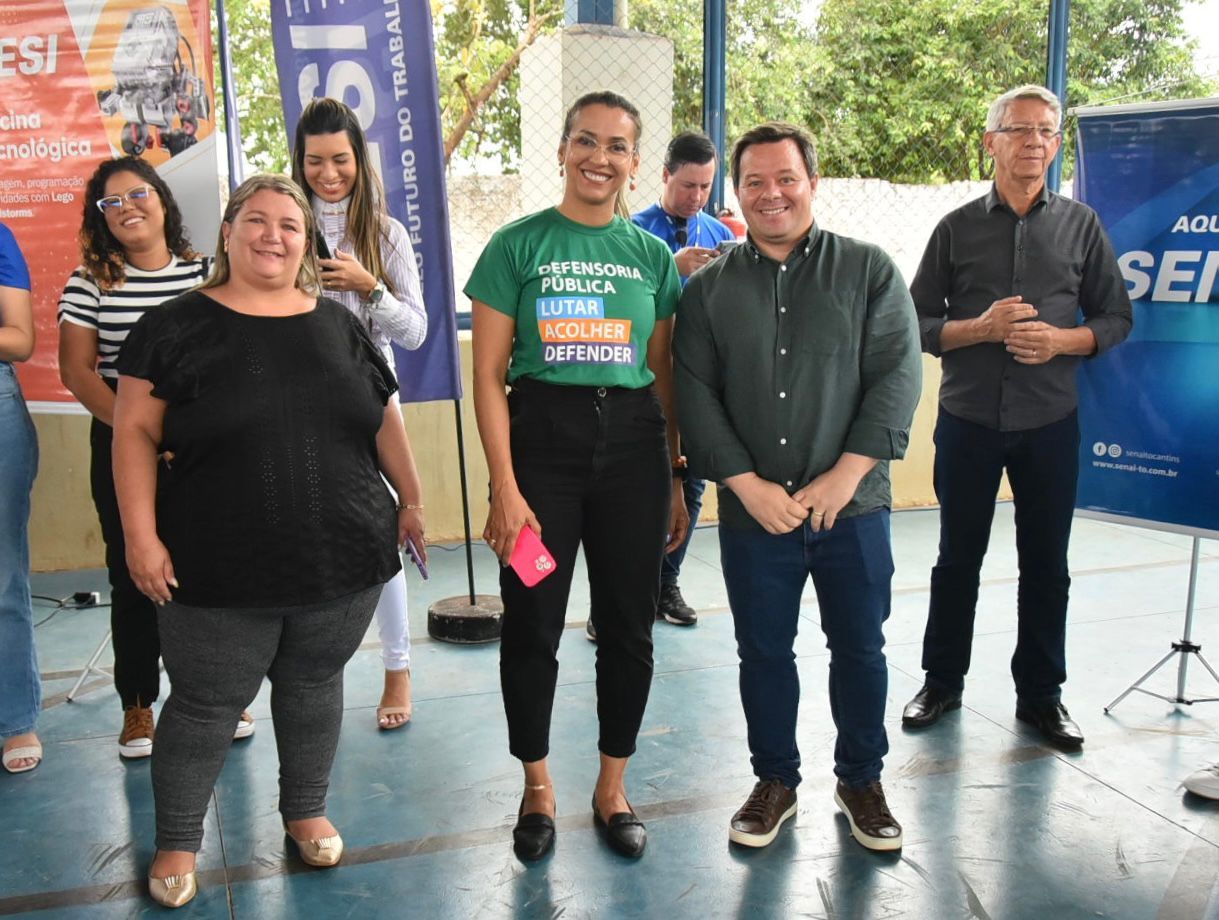 Defensor público Danilo Frasseto (D) e a defensora pública Chárlita Teixeira presente na ação